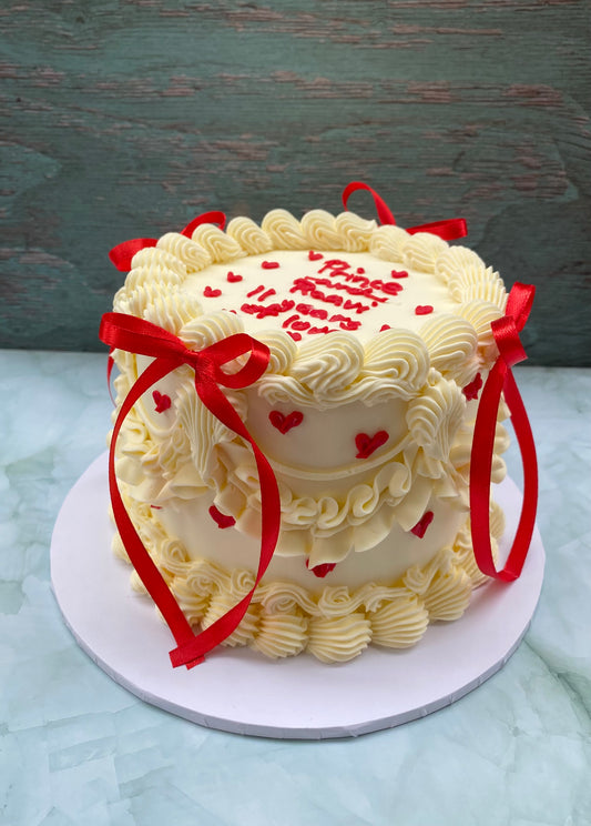 Cream ❤️ Red Vintage Cake